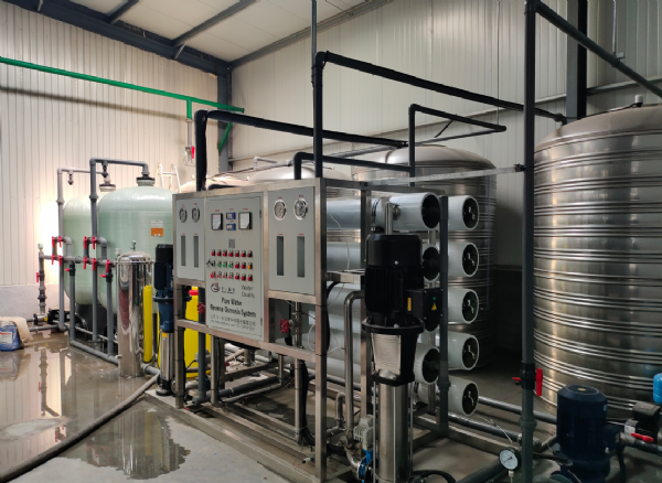 山東金屬8T雙級反滲透+變頻設(shè)備安裝調(diào)試完成