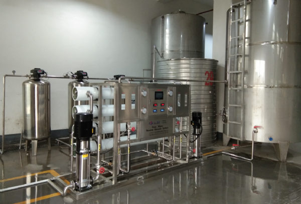 江蘇酒業(yè)3T雙級(jí)反滲透安裝調(diào)試完成