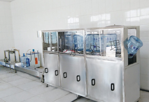 150桶/h 全自動(dòng)灌裝機(jī)（沖洗、灌裝、封蓋功能于一體）